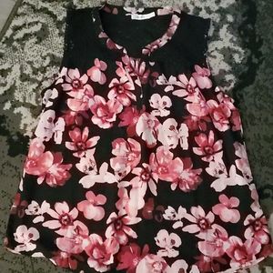 Pretty  Floral sleeveless blouse